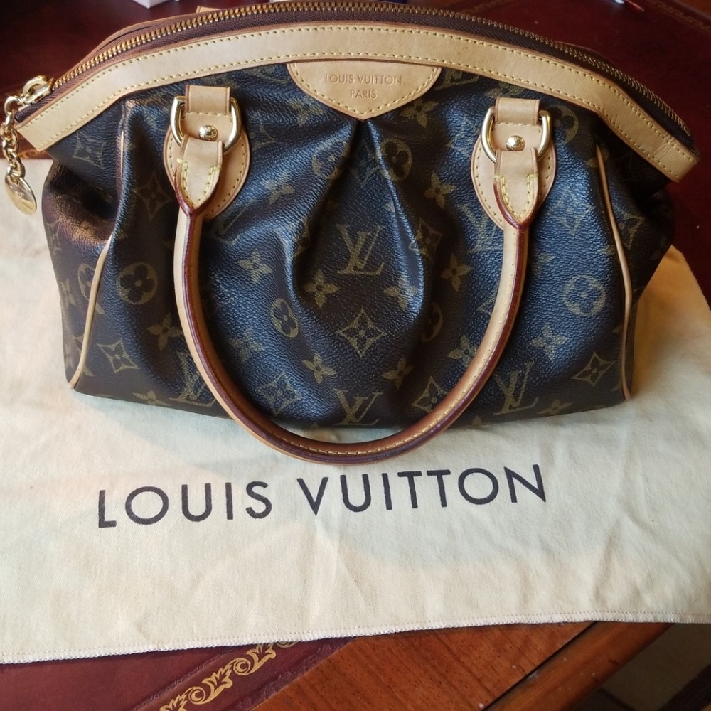 Authentic LOUIS VUITTON Tivoli purse.